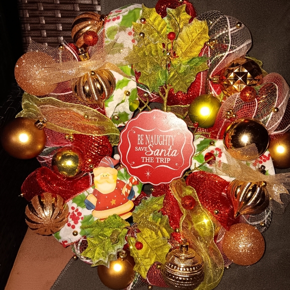 CHRISTMAS SANTA CLAUS RED & GREEN WREATH - Picture 4 of 8